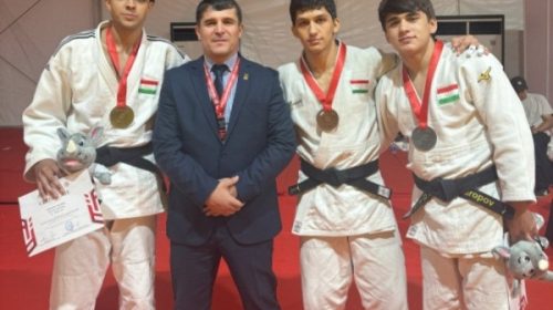 Ҷудокорони навраси тоҷик дар рӯзи охири Чемпионати Осиё 3 медал ба даст оварданд