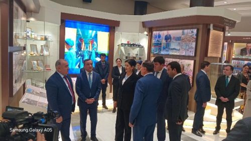 ХАТСАЙРИ САЙЁҲИИ ШИНОСОӢ АЗ ТАЪРИХИ ФАЪОЛИЯТ ВА КОРНОМАИ ПЕШВОИ МИЛЛАТ МУҲТАРАМ ЭМОМАЛӢ РАҲМОН