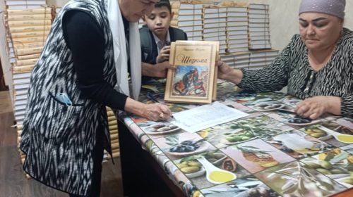 «Шоҳнома» ҳамчун рамзи худшиносии миллӣ ба хонадони сокинони ноҳияи Шоҳмансур расид