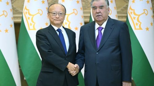 Президенти Ҷумҳурии Тоҷикистон Эмомалӣ Раҳмон Президенти Бонки Осиёии Рушд Масато Кандаро ба ҳузур пазируфтанд