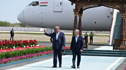 Дар идомаи сафари давлатӣ Президенти Ҷумҳурии Тоҷикистон Эмомалӣ Раҳмон аз шаҳри Тошканд ба шаҳри Бухоро ташриф оварданд