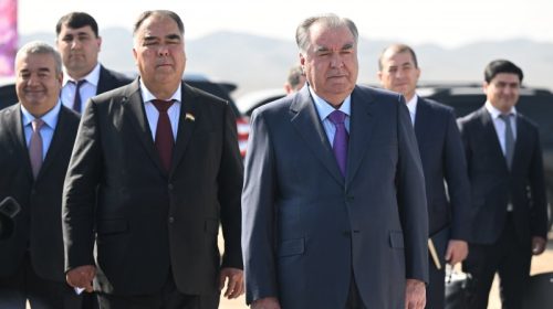 Пешвои миллат Эмомалӣ Раҳмон бо сафари корӣ ба шаҳри Исфара ташриф оварданд