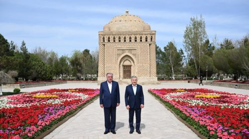 Сарони давлатҳо Эмомалӣ Раҳмон ва Шавкат Мирзиеёв аз мавзеъҳои таърихии шаҳри қадимаи Бухоро боздид намуданд