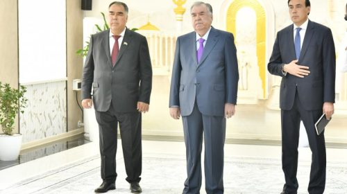 Пешвои миллат Эмомалӣ Раҳмон дар шаҳри Исфара ба таври фосилавӣ як қатор иншооти иҷтимоиро мавриди истифода қарор доданд