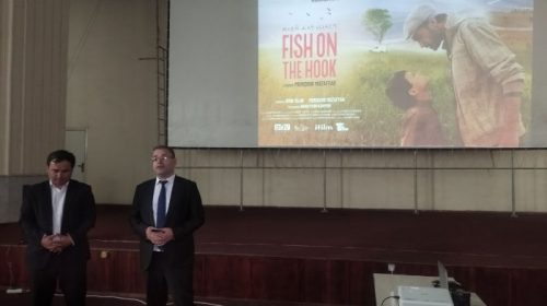 Намоиши филми «Моҳӣ дар шаст» барои рӯзноманигорон баргузор гардид