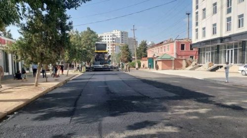 Дар маркази шаҳри Ваҳдат корҳои мумфаршкунии роҳҳои автомобилгарди кӯчаҳои маркази шаҳр оғоз ёфт