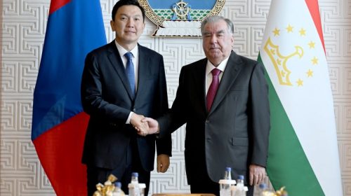 Сарвари давлат Эмомалӣ Раҳмон бо Сарвазири Муғулистон Ням-Осорин Учрал мулоқот намуданд