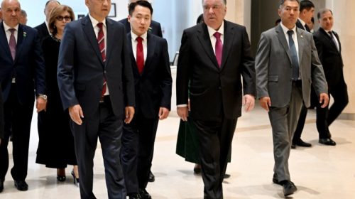 Пешвои миллат Эмомалӣ Раҳмон аз Осорхонаи миллии таърихии Муғулистон боздид намуданд