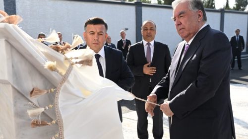 Пешвои миллат Эмомалӣ Раҳмон корхонаи «Ноқили Турсунзода»-ро ифтитоҳ намуданд