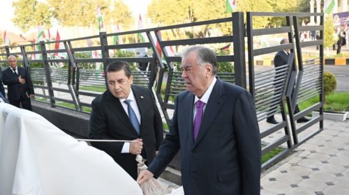 Пешвои миллат Эмомалӣ Раҳмон дар ноҳияи Ёвон бинои нави Раёсати Агентии суғуртаи иҷтимоӣ ва нафақаро ба истифода доданд