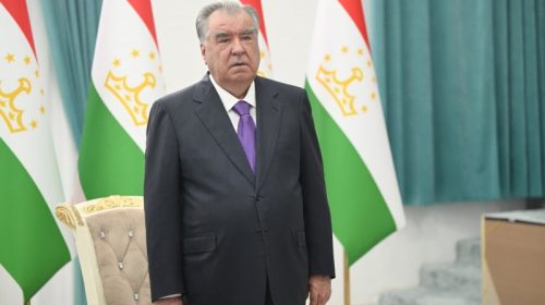Сарвари давлат Эмомалӣ Раҳмон дар шаҳри Турсунзода якчанд иншооти иҷтимоӣ, истеҳсолӣ ва хизматрасониро ба таври фосилавӣ ифтитоҳ намуданд