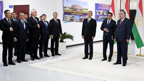 Пешвои миллат Эмомалӣ Раҳмон дар ноҳияи Файзобод якчанд иншооти соҳаи маорифро фосилавӣ ба истифода доданд