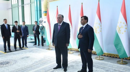 Пешвои миллат Эмомалӣ Раҳмон дар Минтақаи озоди иқтисодии Данғара 3 корхонаи саноатиро ба таври фосилавӣ ифтитоҳ намуданд