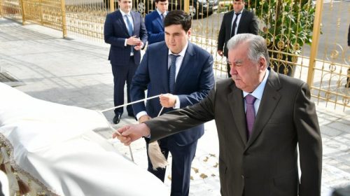 Пешвои миллат Эмомалӣ Раҳмон дар шаҳри Душанбе Муассисаи таълимии ғайридавлатии таҳсилоти миёнаи умумии «Имкон»-ро ба истифода доданд