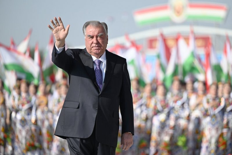 Пешвои миллат Эмомалӣ Раҳмон бо сафари корӣ ба вилояти Суғд ташриф оварданд
