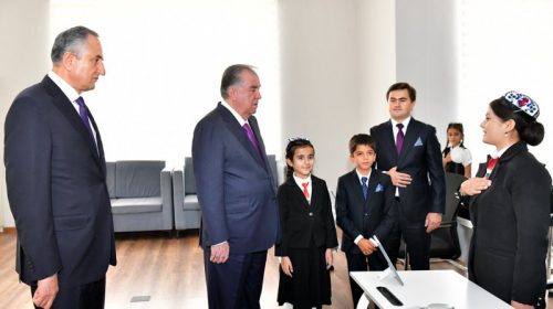 Президенти Ҷумҳурии Тоҷикистон Эмомалӣ Раҳмон Китобхонаи оммавии вилояти Хатлон ба номи Шамсиддин Шоҳинро пас аз навсозӣ ба истифода доданд