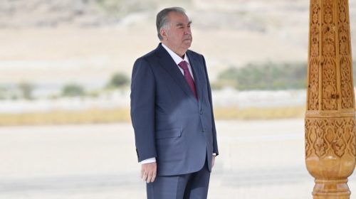 Сарвари давлат Эмомалӣ Раҳмон пас аз анҷоми сафари корӣ дар Вилояти Мухтори Кӯҳистони Бадахшон ба шаҳри Душанбе баргаштанд