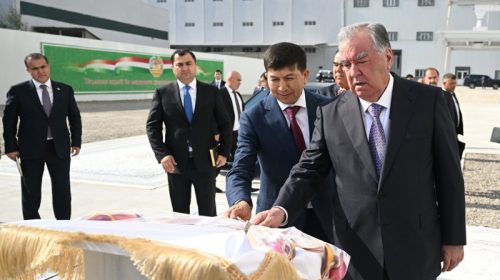 Президенти Ҷумҳурии Тоҷикистон Эмомалӣ Раҳмон дар ноҳияи Бобоҷон Ғафуров ба фаъолияти коргоҳи нави орди ҶДММ «Ирода Инвест» оғоз бахшиданд