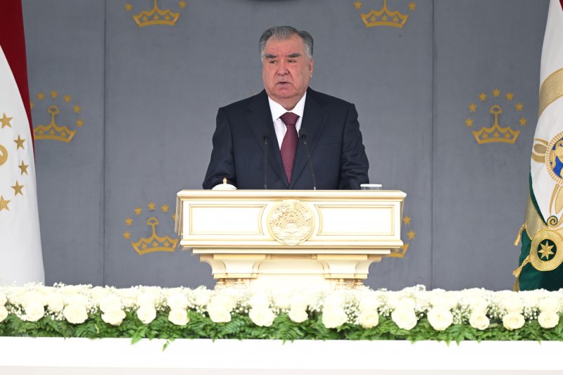 Пешвои миллат Эмомалӣ Раҳмон дар Паради ҳарбӣ ба муносибати ҷашни 35-солагии Истиқлоли давлатӣ иштирок намуданд