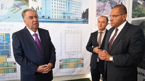 Пешвои миллат Эмомалӣ Раҳмон бо лоиҳаи сохтмони Маркази агрологистикӣ дар шаҳри Хоруғ шинос шуданд