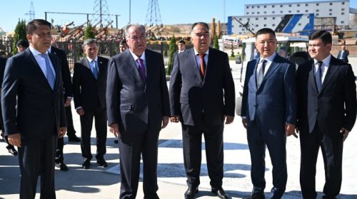 Президенти Ҷумҳурии Тоҷикистон Эмомалӣ Раҳмон дар шаҳри Гулистон ба фаъолияти истеҳсолии корхонаи азими саноати маъдантозакунии Адрасмон оғоз бахшиданд