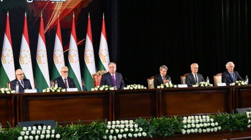 Сарвари давлат Эмомалӣ Раҳмон дар ҳамоиши илмии Анҷумани тоҷикон ва форсизабонони ҷаҳон «Пайванд» иштирок намуданд
