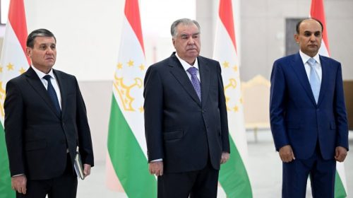 Пешвои миллат Эмомалӣ Раҳмон дар шаҳри Ваҳдат ба таври фосилавӣ 16 иншооти таъиноти гуногунро ба истифода доданд